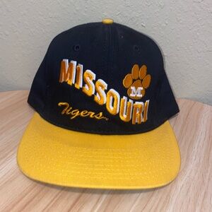 VINTAGE MISSOURI TIGERS SNAPBACK